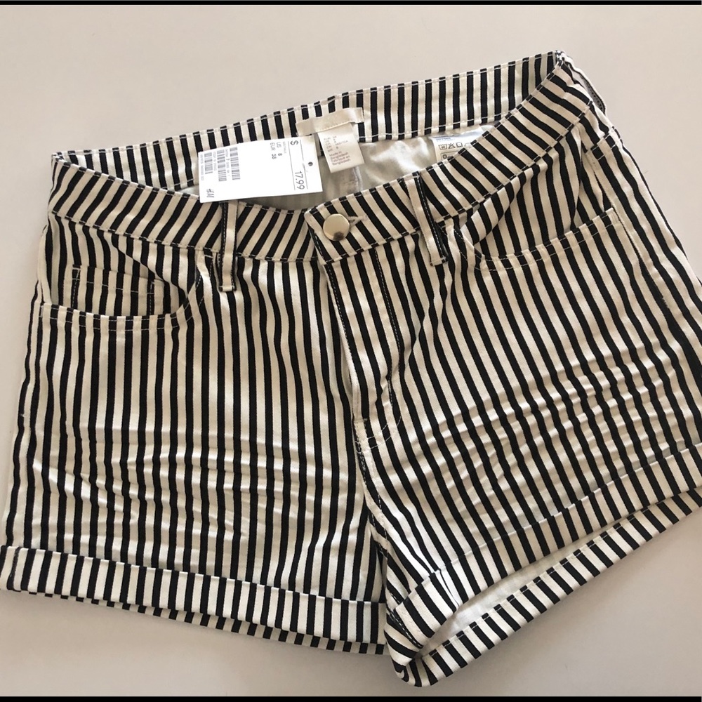 H & M stripped shorts